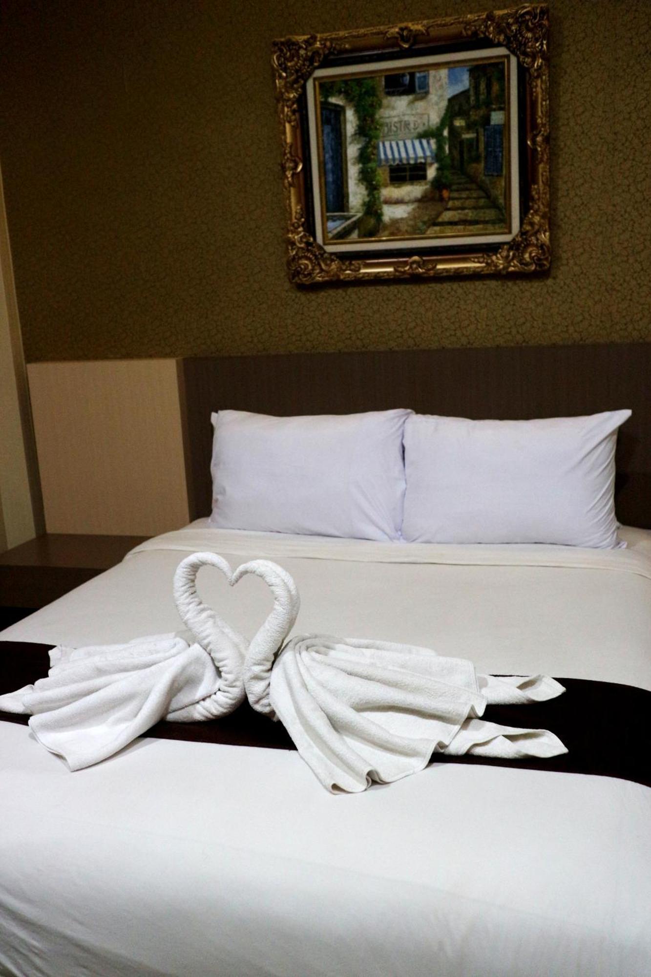 Grand Dian Boutique Hotel Cirebon Extérieur photo